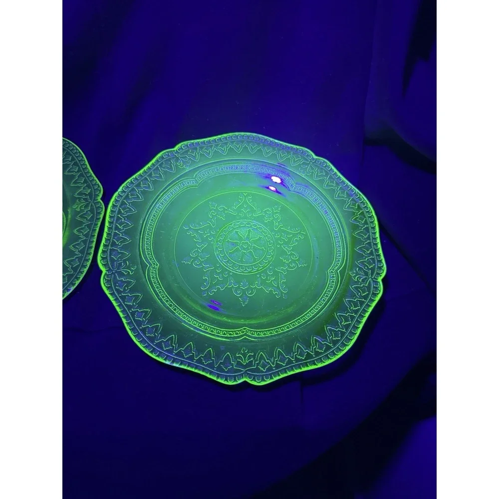 Set of 2 Federal Green Uranium Depression Glass Patrician Spoke Salad Plates UG